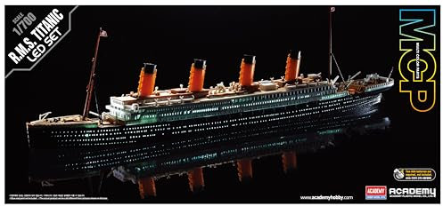 Academy 494220 1/700 RMS Titanic mit LED-Beleuchtung