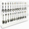 Ikee Design Premium Acryl-Souvenir-Löffel-Vitrine zur Wandmontage, Löffel-Kollektionen-Organizer, Aufbewahrungs-Halter, Teelöffel-Aufbewahrung, Display-Box, 33 7/8 Zoll B x 1 3/4 T 10 H