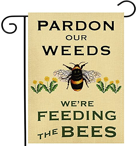 Sommer-Gartenflagge Pardon Our Weeds We're Feeding The Bees, vertikal, doppelseitig, dekoratives Hofschild für Outdoor-Dekoration, 32,5 x 45,7 cm