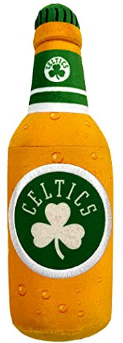 Pets First NBA Boston Celtics Bierflasche Plüsch Hund & Katze Quietschspielzeug - Süßeste Stadion SODA Flasche Snack Plüschtier für Hunde & Katzen mit Innenquietscher & schönem Basketball Team