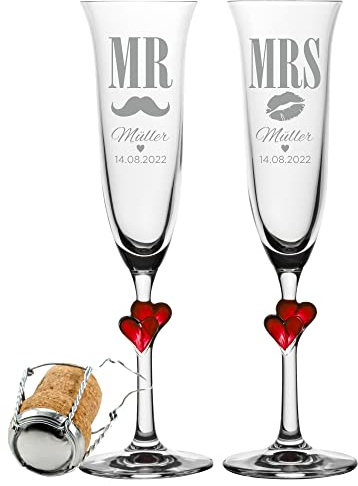 4youDesign 2er Set Sektgläser mit roten Herzen – Motiv Mr. und Mrs. – mit Gravur von Namen und Datum – tolle Sektkelche zum Jahrestag oder zur Verlobung