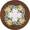 Spitzen-Tischdecke Narzisse Vogtländische Spitze | Frühlings-Dekoration mit Blumen-Motiv | kleines Deckchen Osterglocken-Stickerei mit Stoffeinsatz | Oster-Deko Aufleger Durchmesser 25 cm