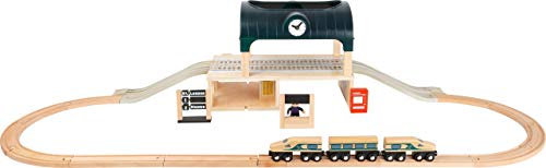 small foot 11235 Bahnhof mit Zubehör aus FSC 100 Prozent-zertifiziertem Holz, für E-Züge geeignet, Holzeisenbahn-Set ab 3 Spielzeug, Mehrfarbig