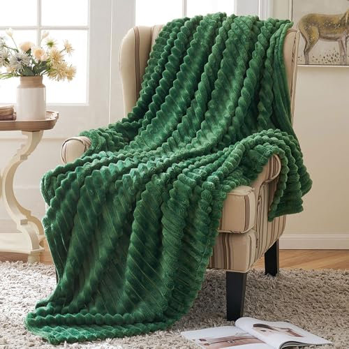 MIULEE Kuscheldecke Flauschig Decke Fleecedecke Flanell Einfarbig Wohndecken Couchdecke Flauschig Überwurf Mikrofaser Tagesdecke Sofadecke Blanket Für Schlafzimmer 60x80Inch 150x200cm Dunkelgrün