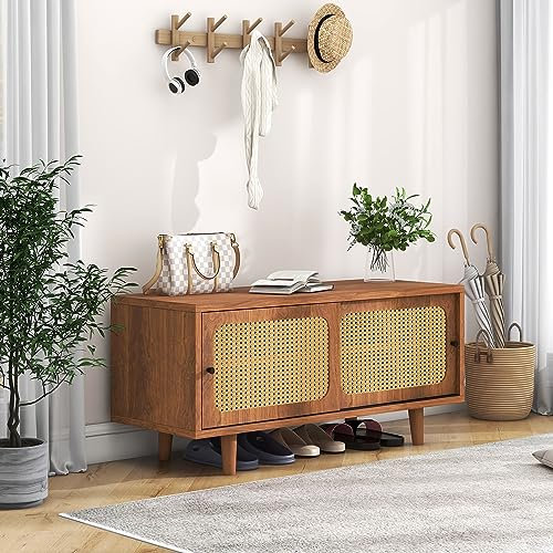 NUMNBE TV Lowboard mit Wiener Geflecht Front – Walnussbraunes Sideboard 104x48x40 cm mit Schiebetüren, Massivholzbeinen und verstellbaren Regalböden für Wohnzimmer, Flur oder Schlafzimmer