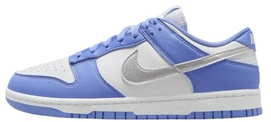 NIKE Damen Dunk Low Next Nature Sneaker, Royal Pulse Metallic Silver White, 35.5 EU