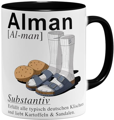 OM3® lustige Kaffee-Tasse mit Spruch - Alman - Typisch Deutsch Sandalen Kartoffeln Socken meme I - Keramik Becher - 325ml - Beidseitig Bedruckt - Schwarz