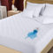 Utopia Bedding Wasserdichter Matratzenschoner, Doppelbett-XL-Matratzenauflage, gesteppter Spannbezug, dehnbar bis zu 40,6 cm (16 Zoll) tief, Weiß