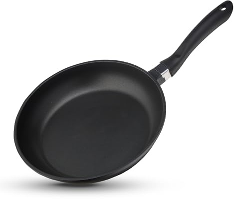 KHG Bratpfanne 28 cm, Alu-Guss mit ILAG Antihaftbeschichtung, Antihaft | Für alle Herdarten inkl. Induktion, Backofenfest bis 180 °C, Ideal für Fleisch, Fisch, für die tägliche Küchenroutine