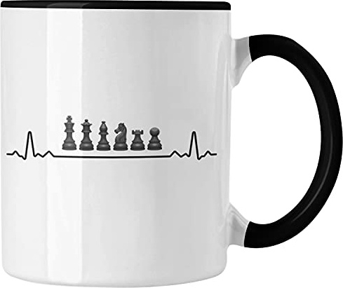 Trendation - Schachspieler Geschenk Schach Geschenkidee Tasse mit Schachfiguren Grafik Spruch (Schwarz)