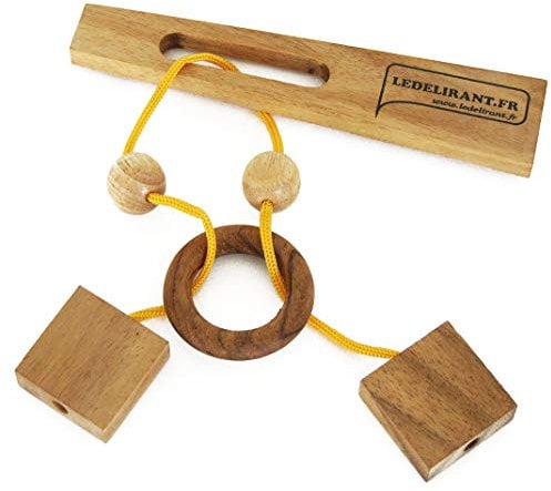 Le DIAPASON jeu casse tête à partir de 6 ans, fabriqué en bois massif aux normes CE, Difficulté notée 1/6, marque française Le Délirant. Le but est simple: réussir à isoler l'anneau de bois du reste !