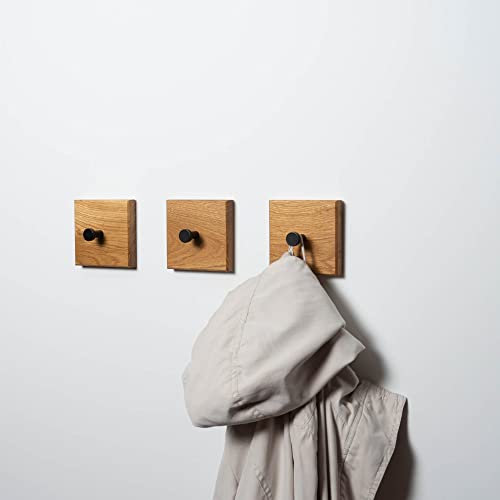 WOODS Garderobenhaken aus Holz quadratisch mit Klebepad I unsichtbare Montage ohne Bohren I einzeln oder als Garderobenleiste I Hakenleiste Handtuchhalter (Eiche, Schwarze Haken, 3 Stück)