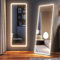 LVSOMT Miroir sur Pied LED, 153x50cm Miroir Mural, Grand Miroir Mural rectangulaire, miroirs muraux avec éclairage LED, Miroir LED sur Pied, Long Miroir intégral, pour Chambre à Coucher Salon, Noir