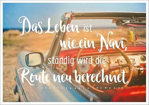 Gutsch Verlag Postkarte für Abenteurer mit Retro-Auto-Motiv und inspirierendem Spruch: Das Leben ist wie ein Navi, ständig wird die Route neu berechnet – Perfekt für Reiselustige und Entdecker.