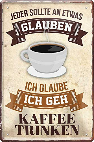 Blechschilder Lustiger Kaffee Spruch “Jeder sollte an etwas glaube. Kaffee Trinken“ Deko Metallschild Caffee Cafe Schild Küche Geschenk zum Geburtstag oder Weihnachten 20x30 cm