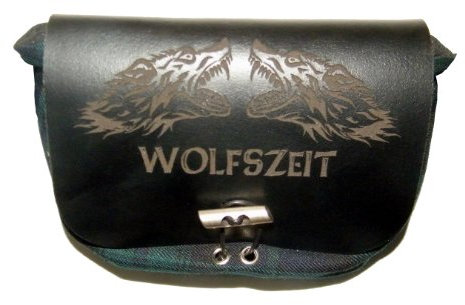 Grüne Kilttasche/Gürteltasche Wolfszeit mit schwarzem Leder und Gravur