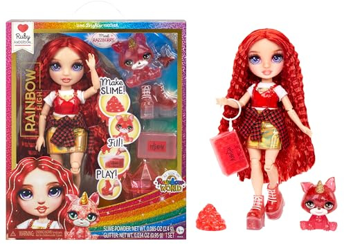 Rainbow High Ruby, rot mit Schleim und Haustier, glitzernde Modepuppe, 27,9 cm (11 Zoll), mit glitzerndem Schleim, magisches Yeti-Maskottchen, lustiges Spielzubehör, tolles Geschenk für Mädchen