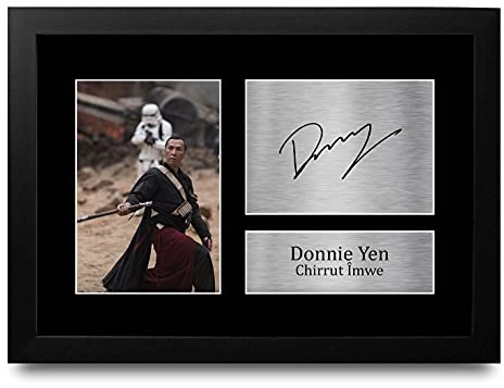 HWC Trading Donnie Yen A4 Gerahmte Signiert Gedruckt Autogramme Bild Druck-Fotoanzeige Geschenk Für Star Wars Chirrut Imwe Filmfans