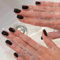 Press on Nails kurz - 24 Stück Schwarze Fake Nails Full Cover mit Nagelkleber, Square Nägel zum Aufkleben Acryl Künstliche Fingernägel für Frauen & Mädchen Nail Art Maniküre (Black, 24x)