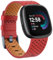 Wanme Cinturino per Fitbit Versa 4 Cinturino/Fitbit Sense 2 Cinturino per Uomo Donna Braccialetti in Pelle Morbida Impermeabile Sport Cinturino di ricambio per Fitbit Versa 4/Sense 2 Cinturino, Klein