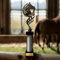 eberix · Reitsport Pokal · mit Wunschgravur · Trophäe mit Hufeisen-Motiv & weißer Glanzsäule · Siegerpokal für Reitturnier, Voltigieren, Dressur, Pferdesport ·