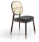 Silla comedor de madera maciza de fresno en Nogal con asiento en polipiel en negro y respaldo en rejilla de rattán. Asiento relleno de espuma inyectada de poliester de 25kg/m3 de densidad. Detalle pat