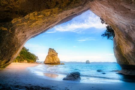 adrium Leinwand-Bild 110 x 70 cm: Blick von der Höhle am Cathedral Cove Beach, Coromandel, Neuseeland (117323848)
