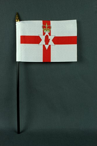 Buddel-Bini Kleine Tischflagge Nordirland 15x10 cm mit 30 cm Mast aus PVC-Rohr, ohne Ständerfuß