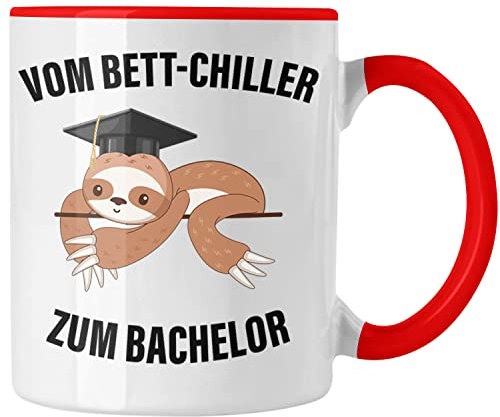 Trendation - Bachelor Geschenk Abschluss Spruch Tasse Master Graduation Bestanden Prüfung Vom Bett-Chiller zum Bachelor (Rot)