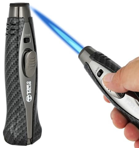 Briquet Chalumeau Rechargeable avec Verrou de Sécurité – Flamme Réglable et Résistante au Vent – Design Fibre de Carbone – Idéal Cuisine, Barbecue, Soudure et Camping （ Gaz Butane Non Inclus）