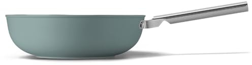 Smeg, Wok Antiaderente WOF3002EGM, Diametro 30 cm, Rivestimento Ceramico senza PFAS, Manico Ergonomico in Acciaio Inox, per Tutti i Piani Cottura, 250° in Forno, Capacità 6,6 L, Verde Smeraldo Opaco