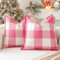 Sungeek 2er Set Buffalo Plaid Tartan Kissenbezüge, Dekorativ Zierkissenbezüge Weihnachten Kariert Kissenbezug Dekokissen Deko Bezug Kissenhülle für Sofa Schlafzimmer Wohnzimmer 50x50cm (Rosa)