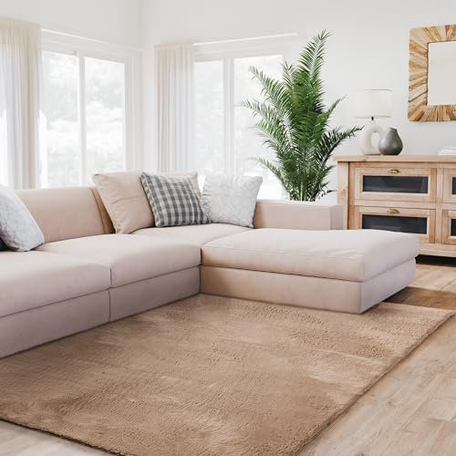 Interiyou Fargo - Teppich Wohnzimmer 160x230 cm Taupe - Kurzflor Waschbar und rutschfest - Flauschiger Fellteppich aus Kunstfell - weicher Langflor Fell