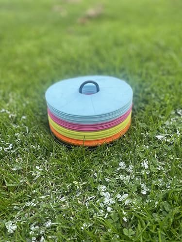 MYRMIDONS Markierungshütchen 40er Set – Flache Markierungsteller inkl. Halter & Tragetasche – 4 Farben – Fußball Hütchen für Training, Slalom & Koordination (Indoor/Outdoor)