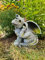 Kremers Schatzkiste Gartenfigur Drachenkind kratzt Sich am Ohr Drache Gargoyle Figur Garten