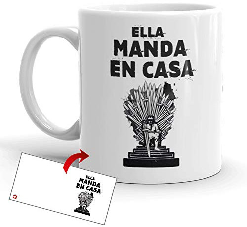 Kembilove Taza Desayuno para Madres – Tazas Originales Graciosas con Mensaje Ella manda en casa – Taza de Café y Té para Madres para regalar el día de la madre – Tazas de 350 ml