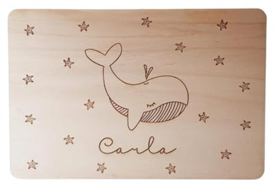 Placa de madera grabada con nombre de bebé dibujo ballena