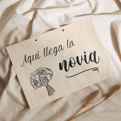 Cartel Ya Viene la Novia (Modelo RAMO), Cartel de Boda en Madera para Anunciar la Llegada de la Novia, para Niños Pajes, Cartel de Arras, Cartel Aquí Llega la Novia Personalizable con Frase, Nombre