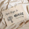 Cartel Ya Viene la Novia (Modelo RAMO), Cartel de Boda en Madera para Anunciar la Llegada de la Novia, para Niños Pajes, Cartel de Arras, Cartel Aquí Llega la Novia Personalizable con Frase, Nombre
