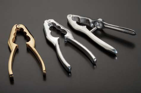 BB&B CASALINGHI SNC Schiaccianoci Pinza rompi Noci in Ottone o Alluminio schiaccianoci Ottone