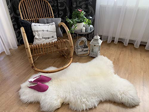 Sheepmania Lammfell Echt Ungeschoren Klein - Dichtes Langhaar Schaffell Echt bis 10 cm - Teppich Decke Kamin Lammfelldecke Kinderwagen - Weiß