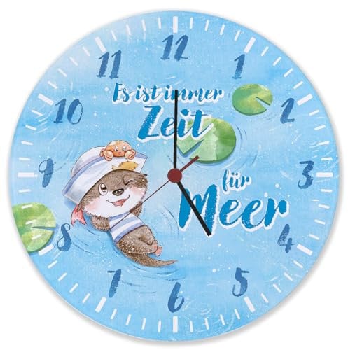 Ottfried der Otter Wanduhr aus Glas mit Spruch Es ist Immer Zeit für Meer eine Bunte Uhr für das Kinderzimmer Kinder Geburtstag maritimes Fischotter Dekor Aquarell süße Motiv