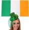 Irische Flagge & Hut – 90 x 150 cm Irland-Flagge + Mini-Hut mit grünem Glitzer-Hut – Irland-Kostüm-Accessoire-Set – perfekt für St. Patricks Day oder Sport-Fans (Einheitsgröße)