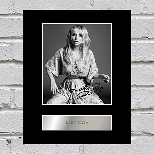 Iconic Pics Signiertes Foto von Lady Gaga, #2 - Professionell montiertes 25,4 x 20,3 cm großes Foto mit Beschriftung , fertig zum Einrahmen - Wanddekoration für Wohnzimmer