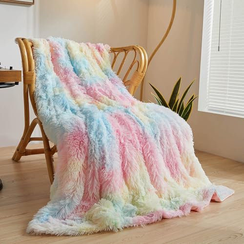 XeGe Luxuriöse Flauschige Couchdecke - Sofa Kuscheldecke, warme winterliche Sofadecke, hochwertige Kunstpelz-Decke, zottelige Plüschdecke, 127x152 cm pelzige Wohndecke für Couch, Regenbogen