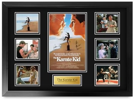 HWC Trading The Karate Kid Ralph Maccio Geschenke Geduckter Poster Signiertes Autogramm Foto für Fans von Film Memorabilien - A2 Gerahmt