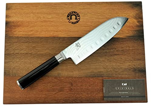 KAI Shun Classic Angebotsset ultrascharfes Santoku DM-0718 mit Kullenschliff 18 cm Klinge + Fassholzbrett 34x21 cm VK: 259,95 €
