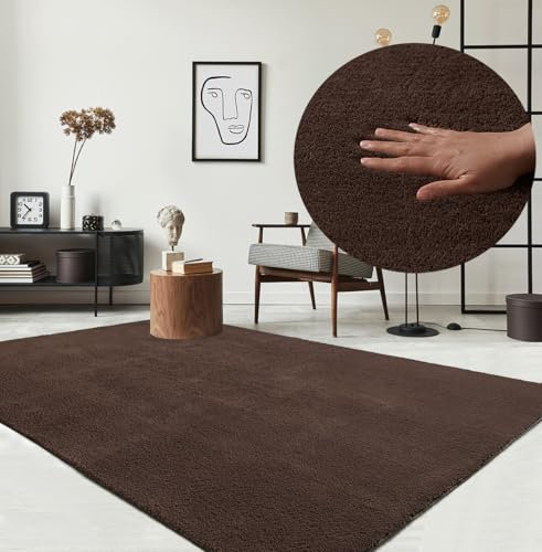 the carpet Relax Moderner Flauschiger Kurzflor Teppich, Anti-Rutsch Unterseite, Waschbar bis 30 Grad, Super Soft, Felloptik, Braun, 80 x 300 cm
