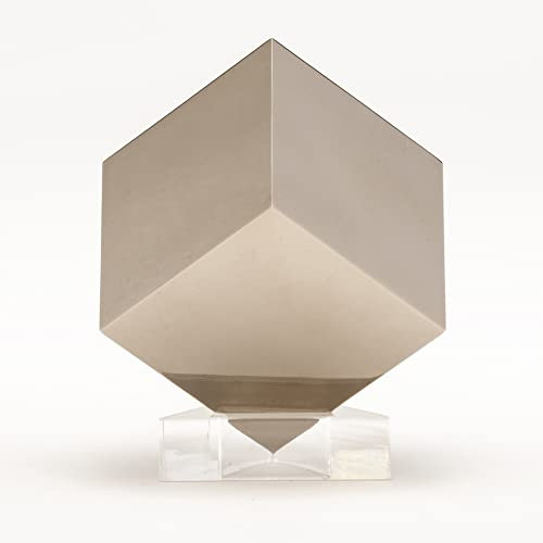 Fantastischer 38,1 mm Würfel aus poliertem Titan. Eines der 4 Metalle im Set (W-Cu-Ti-Al). Beinhaltet eine individuelle Methacrylatbasis