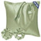 Seiwohl Taie d Oreiller en Satin 40x40 Lot de 2, Similaire aux Taies d'oreillers en Soie 40 x 40 cm Housse de Coussin Protege Silk Pillowcase, Certifiée Oeko-TEX, Vert Sauge, avec 2 Chouchou Cheveux